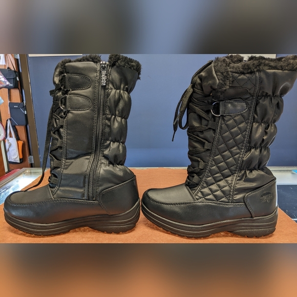 Totes Donna Black Quilted Fur-Lined Boots - Picture 5 of 10